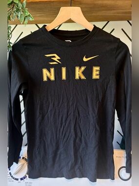 Nike Black Tee Youth Medium